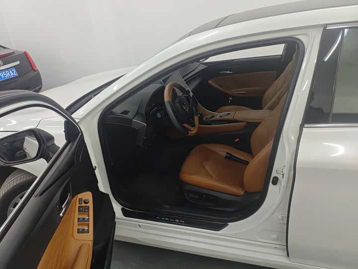 Фото 9 - Toyota Avalon