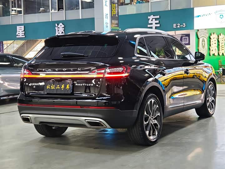 Фото 5 - Lincoln Nautilus