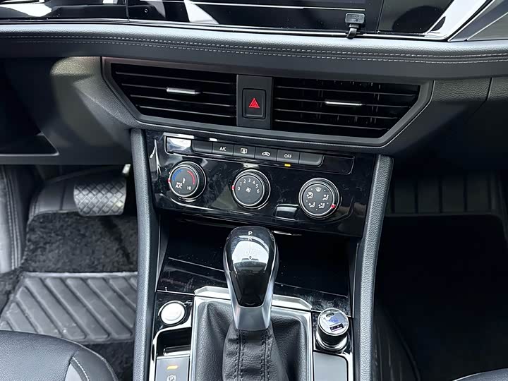 Фото 9 - Volkswagen Sagitar L