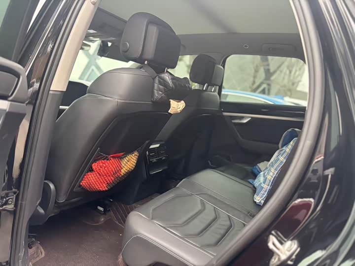 Фото 4 - Volkswagen Touareg