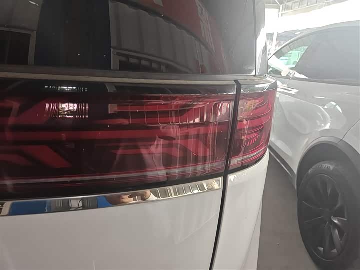 Фото 8 - Denza D9