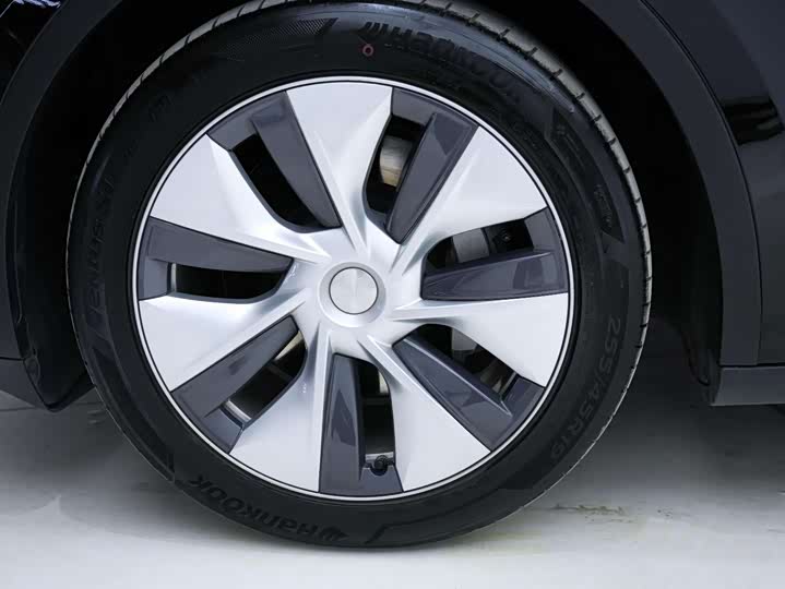 Фото 8 - Tesla Model Y