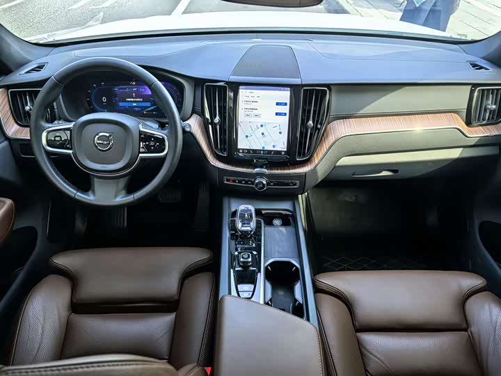 Фото 6 - Volvo XC60