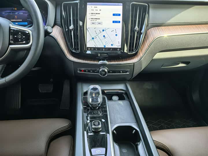 Фото 8 - Volvo XC60