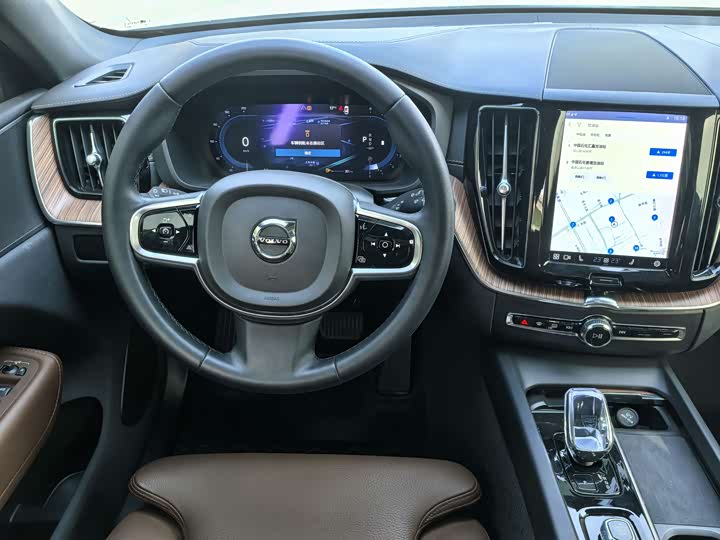 Фото 9 - Volvo XC60