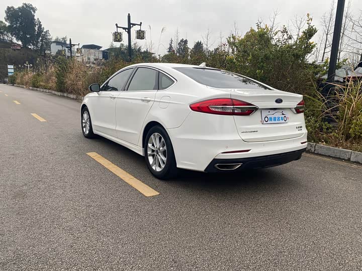 Фото 4 - Ford Mondeo