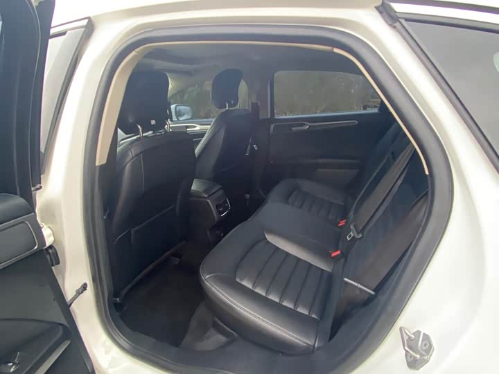 Фото 9 - Ford Mondeo