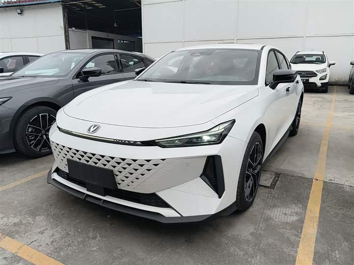 Фото 1 - Changan UNI-V Hybrid