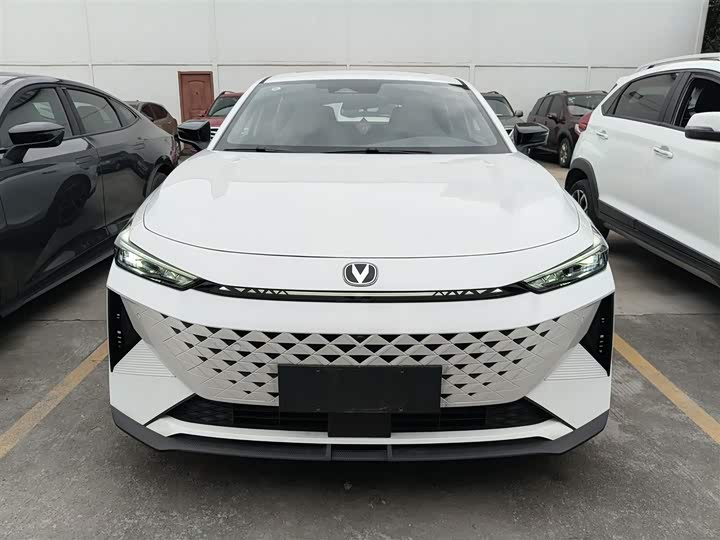 Фото 3 - Changan UNI-V Hybrid