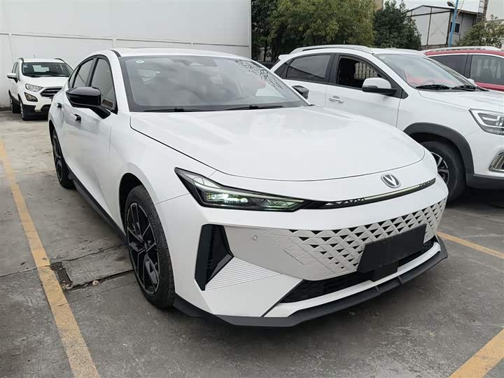 Фото 4 - Changan UNI-V Hybrid