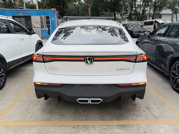 Фото 6 - Changan UNI-V Hybrid