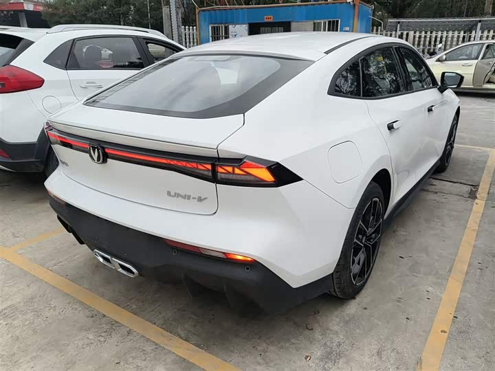 Фото 7 - Changan UNI-V Hybrid