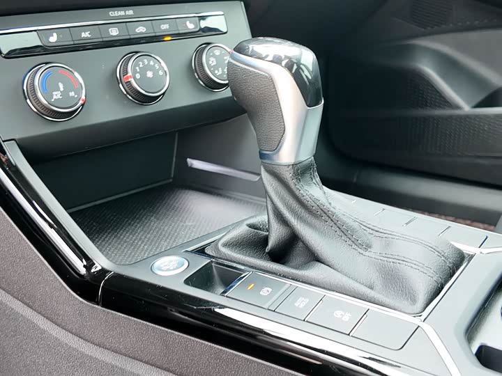 Фото 9 - Volkswagen Passat