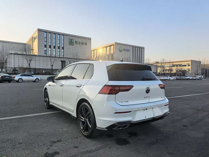 Фото 5 - Volkswagen Golf