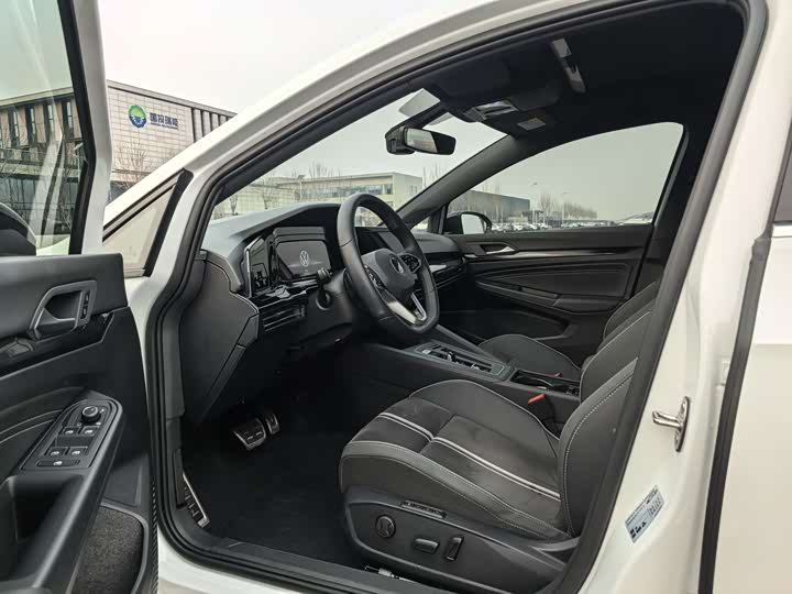 Фото 9 - Volkswagen Golf