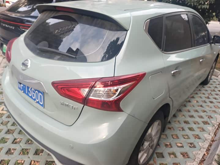 Фото 3 - Nissan Tiida