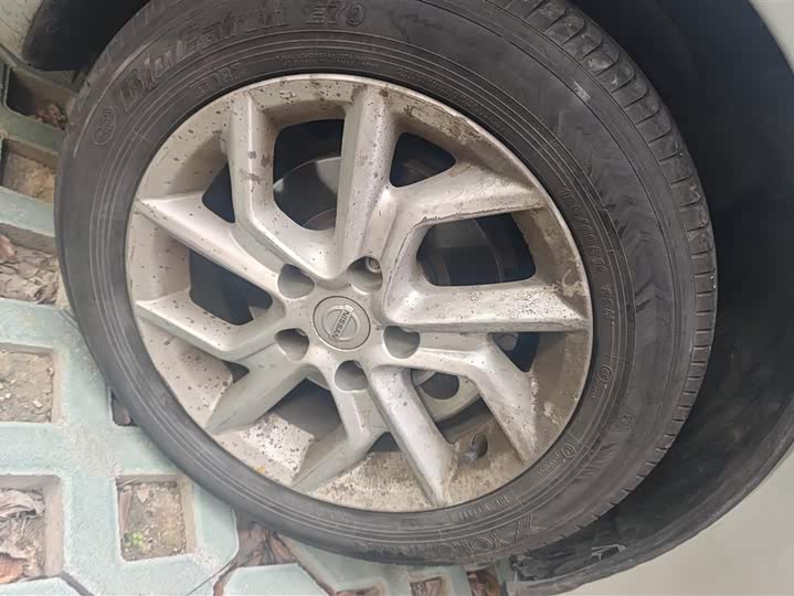 Фото 6 - Nissan Tiida