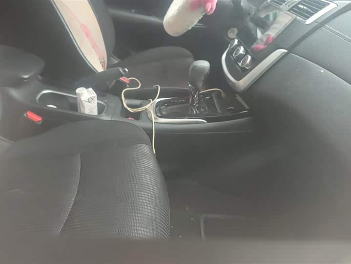 Фото 8 - Nissan Tiida