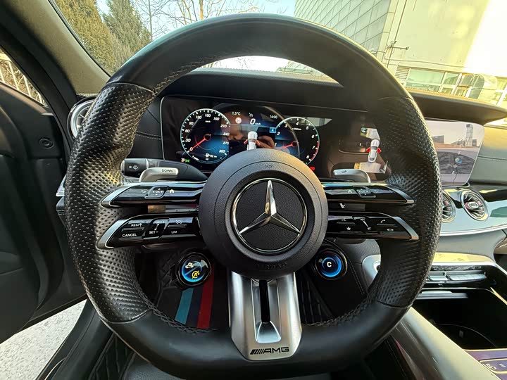 Фото 9 - Mercedes-Benz AMG GT