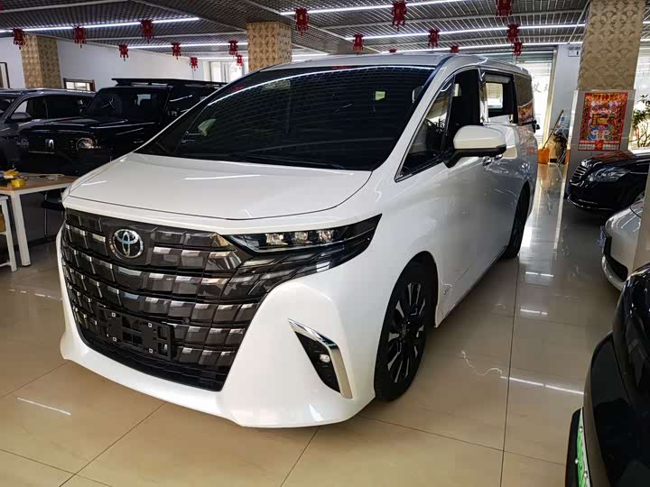 Фото 1 - Toyota Alphard