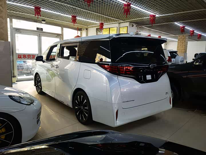 Фото 4 - Toyota Alphard