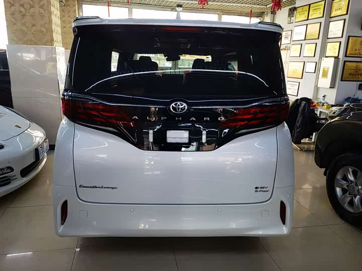 Фото 5 - Toyota Alphard