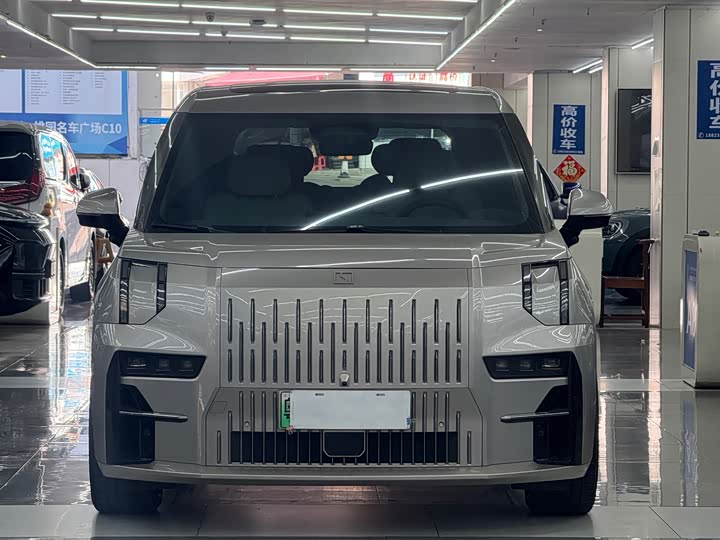 Фото 2 - Zeekr 009