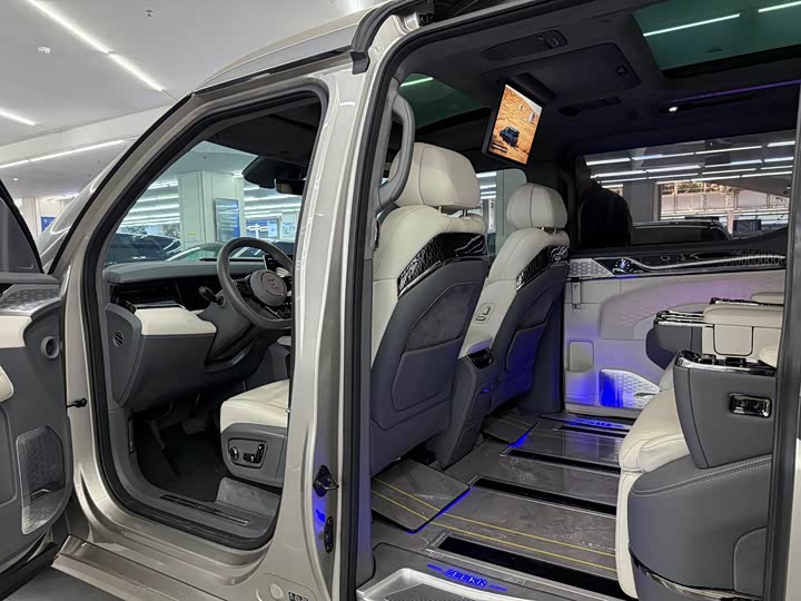 Фото 8 - Zeekr 009