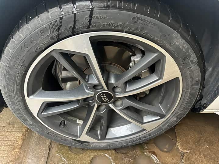 Фото 3 - Audi A4L