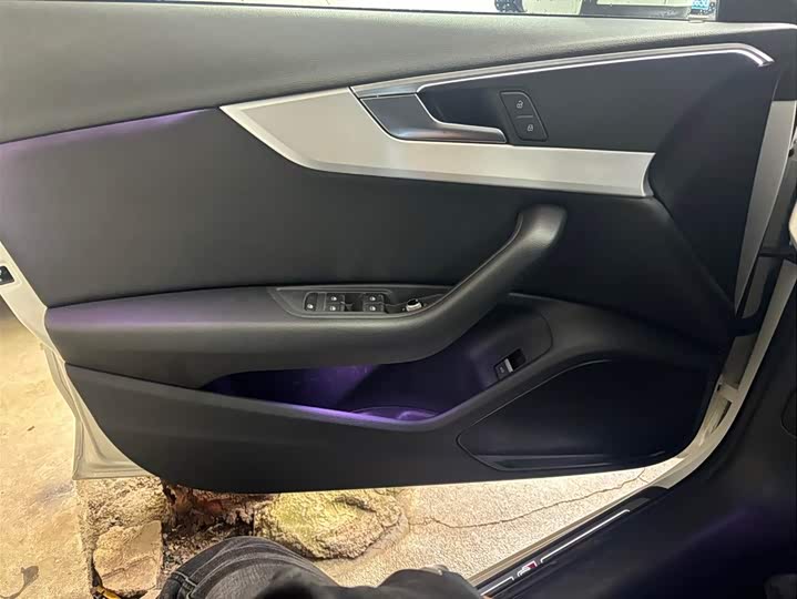 Фото 4 - Audi A4L