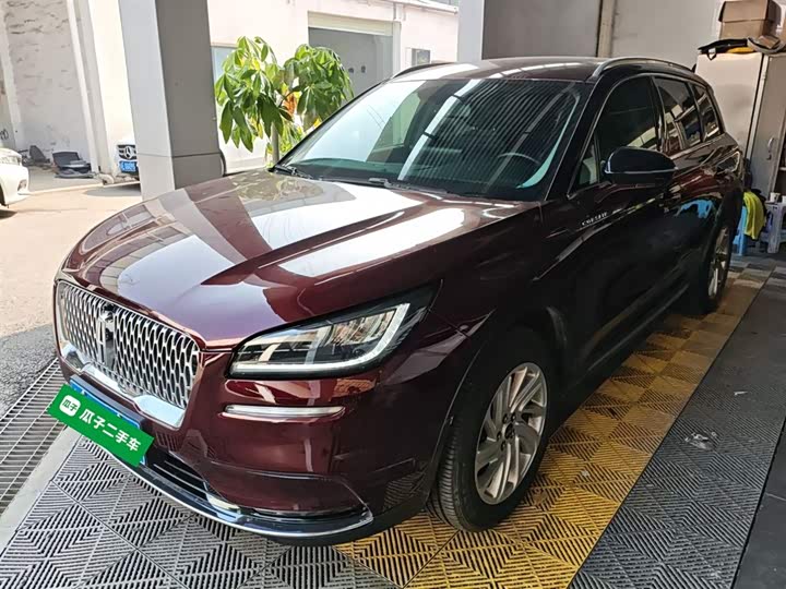 Фото 1 - Lincoln Corsair