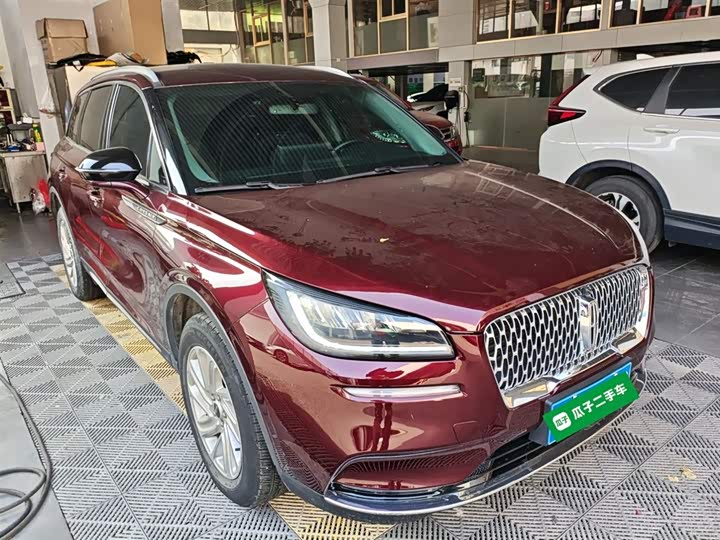 Фото 4 - Lincoln Corsair