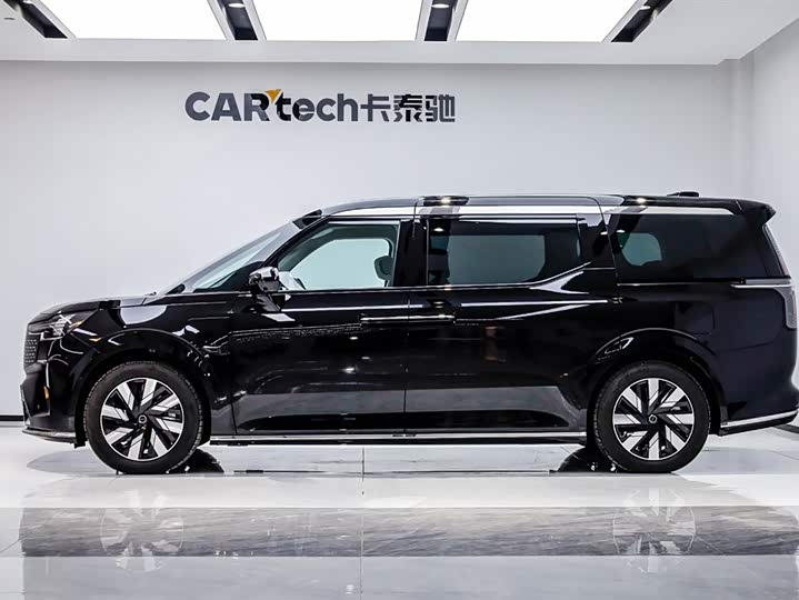 Фото 3 - Volvo EM90