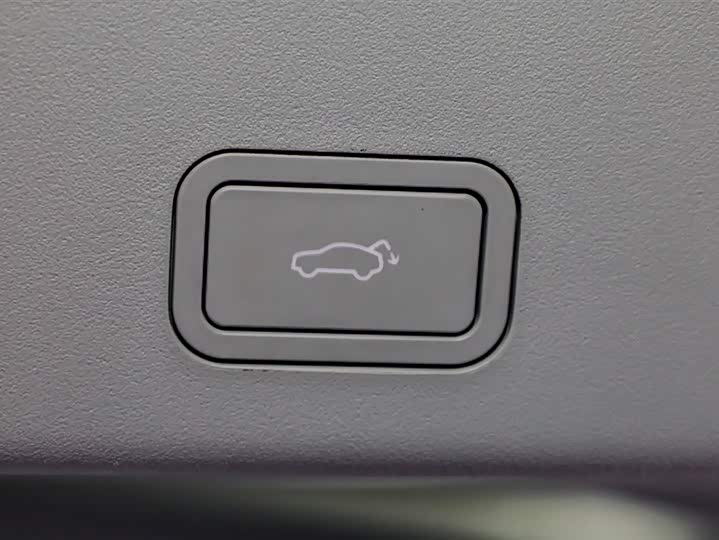 Фото 7 - Volvo EM90