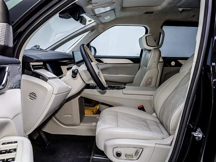 Фото 9 - Volvo EM90