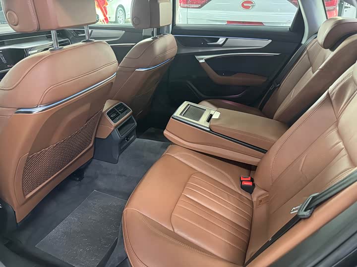 Фото 9 - Audi A6L