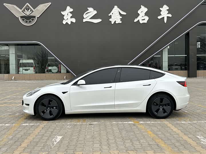 Фото 4 - Tesla Model 3