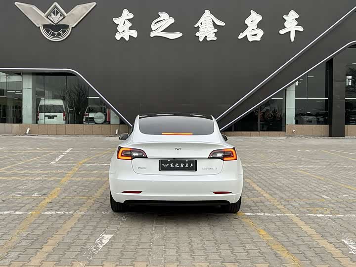 Фото 5 - Tesla Model 3