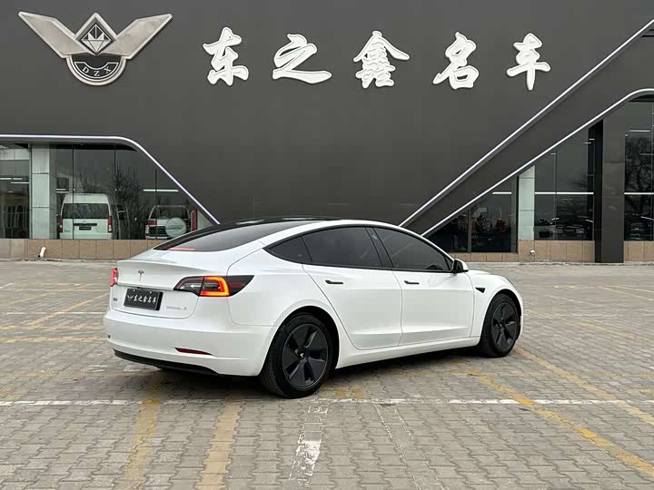 Фото 6 - Tesla Model 3