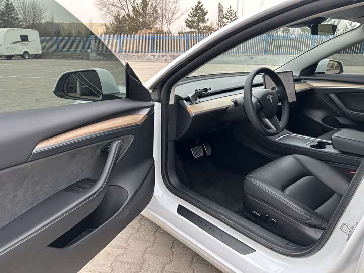 Фото 8 - Tesla Model 3