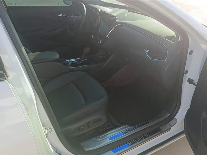 Фото 8 - Chevrolet Malibu XL