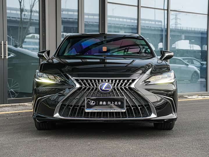 Фото 2 - Lexus ES