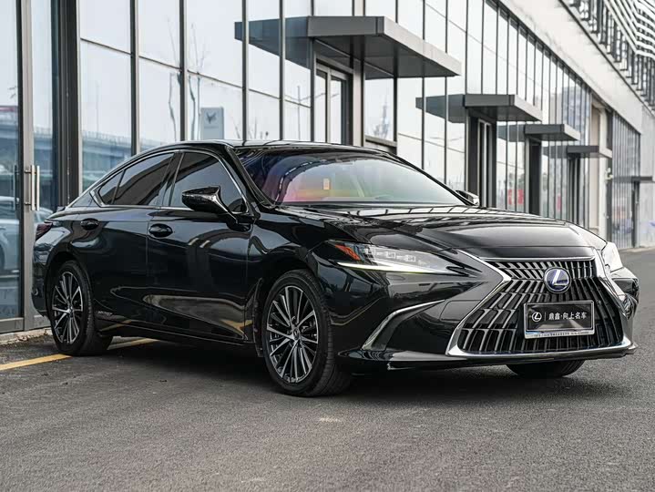 Фото 3 - Lexus ES