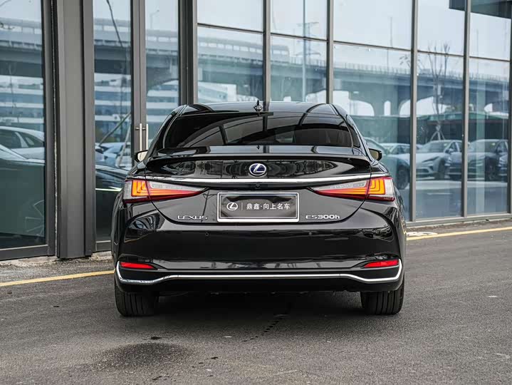 Фото 5 - Lexus ES