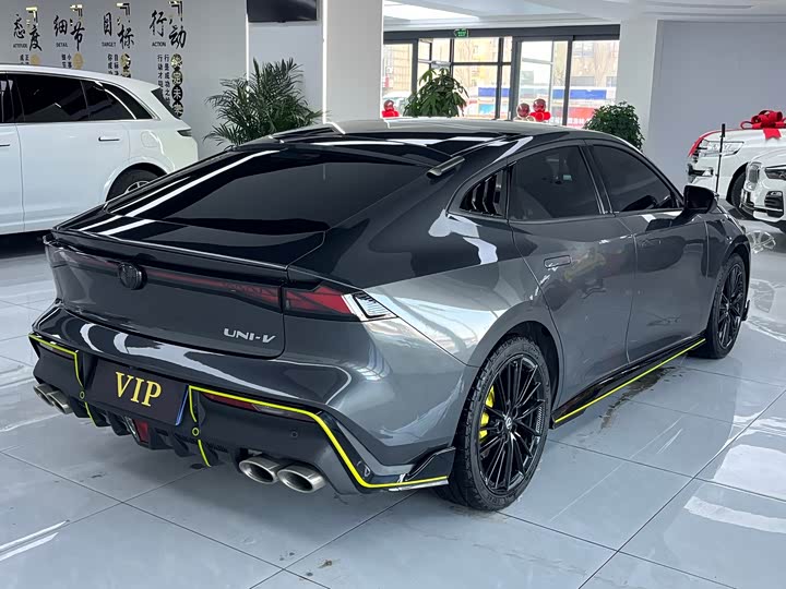 Фото 6 - Changan UNI-V