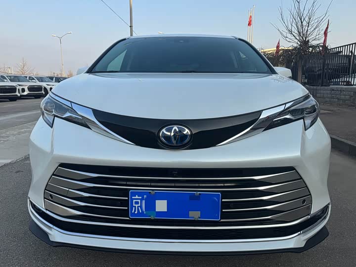 Фото 2 - Toyota Sienna