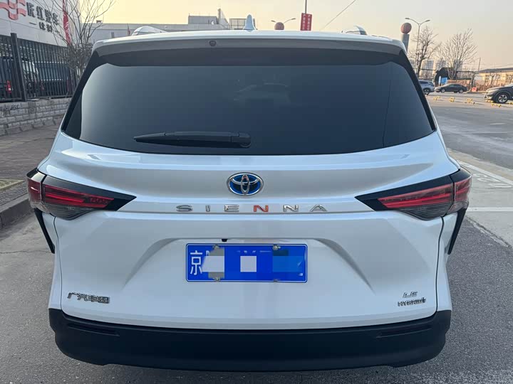 Фото 3 - Toyota Sienna