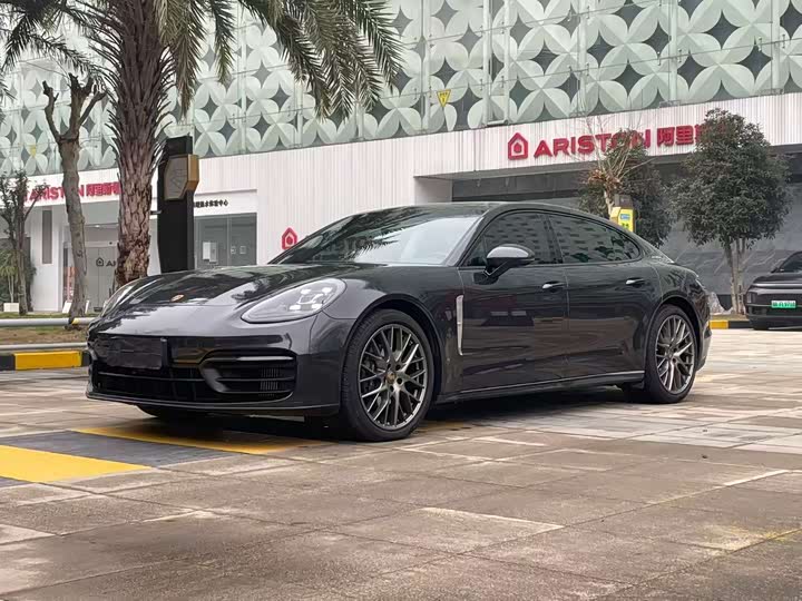 Фото 1 - Porsche Panamera