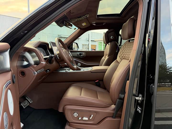 Фото 3 - Tank 700 Hybrid