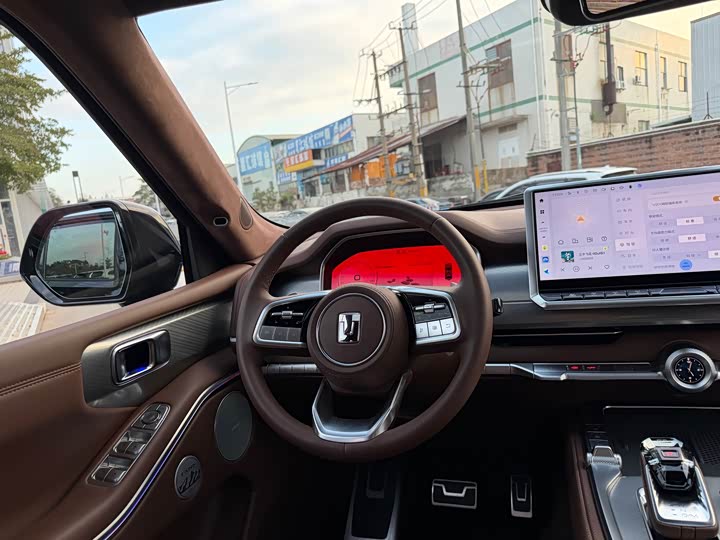 Фото 6 - Tank 700 Hybrid